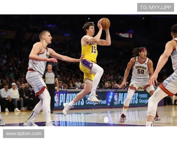 里夫斯下半场未首发斯马特顶替出战引发球队战术调整讨论焦点